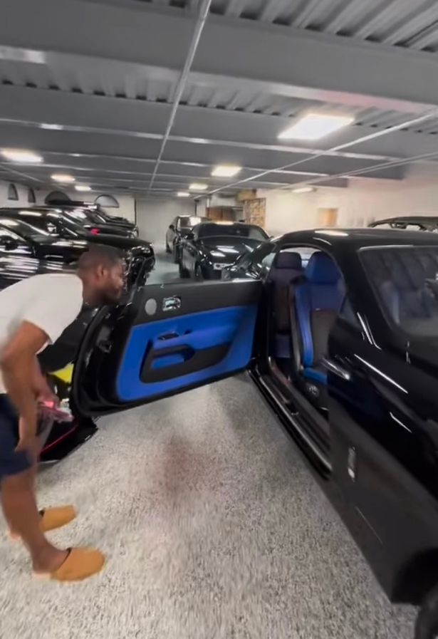 1_INSIDECAR.jpg