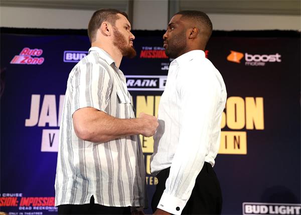 arslanbek-makhmudov-vs-raphael-akpejiori-faceoff.jpg