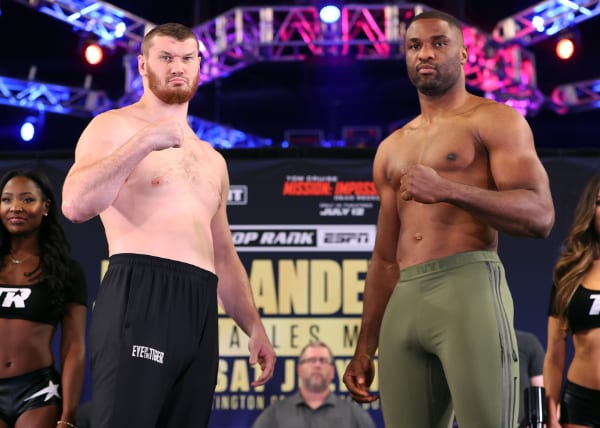 Arslanbek-Makhmudov-vs-Raphael-Akpejiori_pose-1.jpg