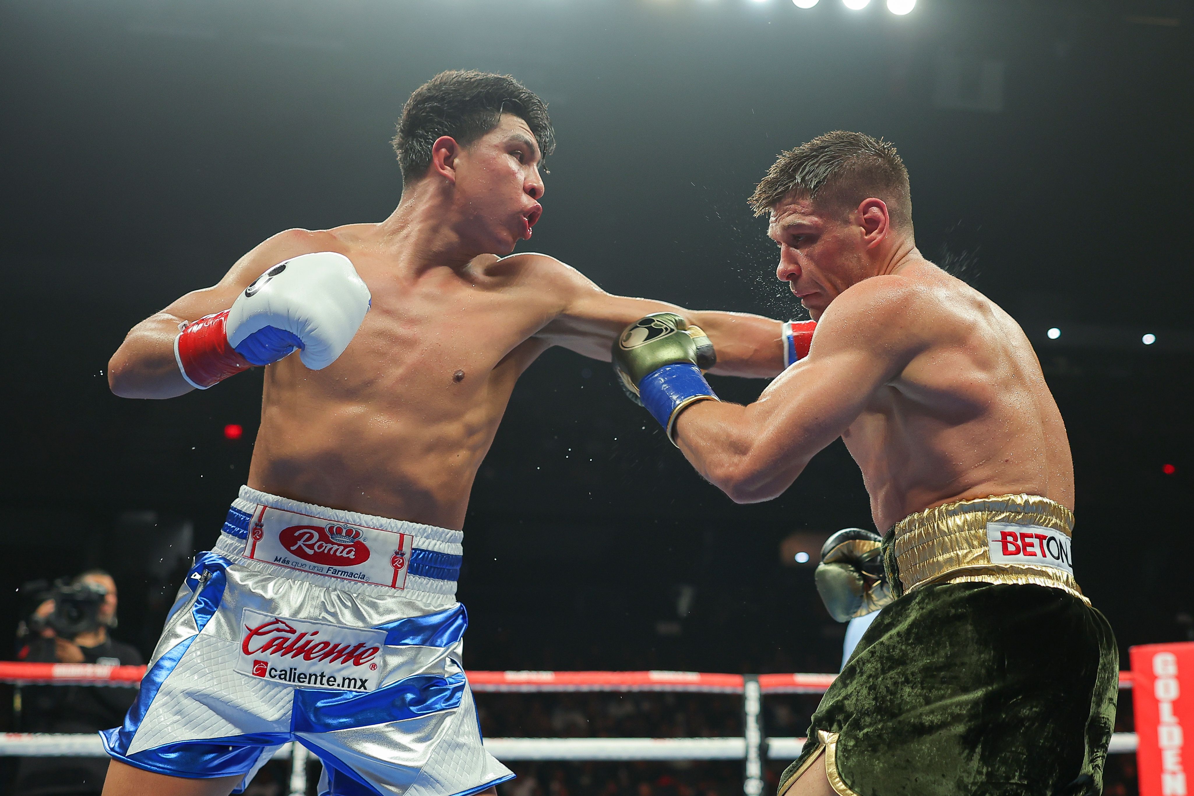Jaime_Munguia_left_Sergiy_Derevyanchenko_right_944af6bd9c.jpeg
