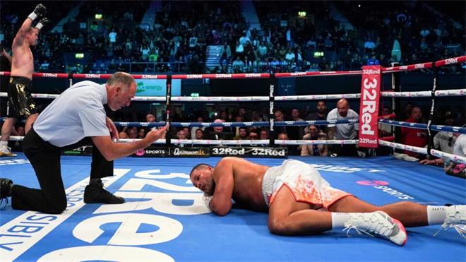 Joe-Joyce-on-canvas-960x540.jpg