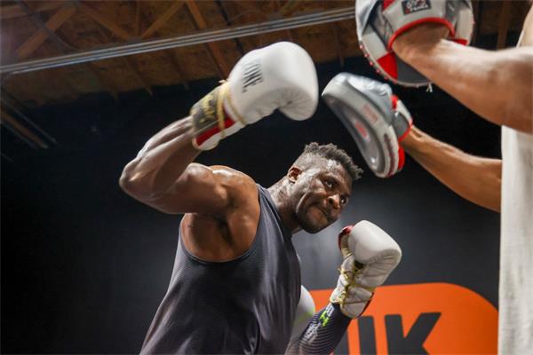 francis-ngannou-open-workout-september-2023-getty-5.jpg