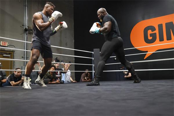 francis-ngannou-open-workout-september-2023-getty-4.jpg
