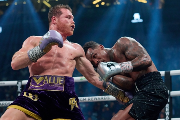 canelo-charlo-fight (2).jpg
