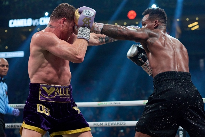 canelo-charlo-fight (3).jpg