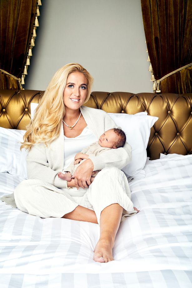 0_Paris-Fury-and-New-baby.jpg