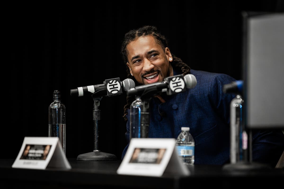 demetrius-andrade-press-conference-mic.jpg