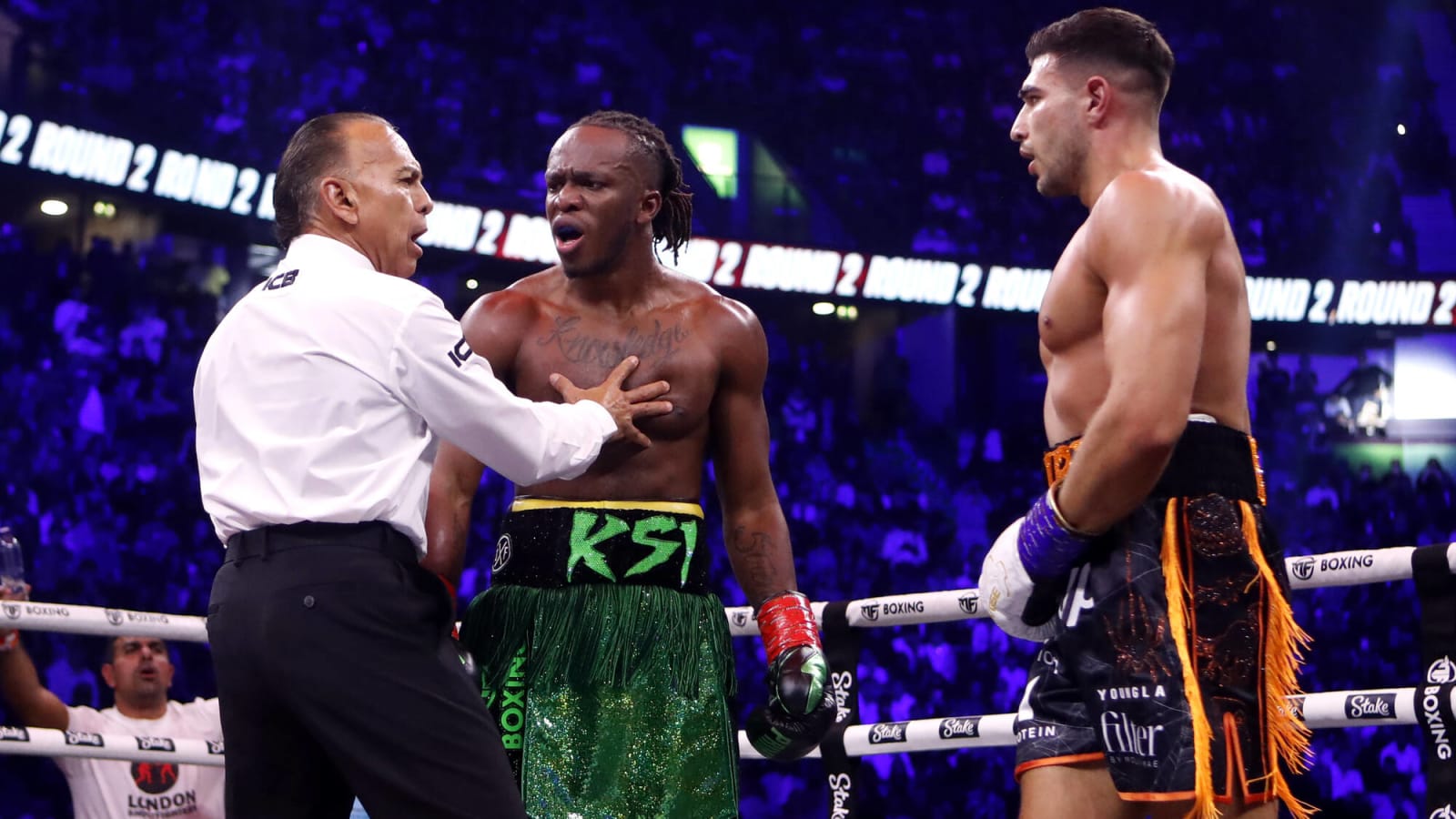 10142023-tommy-fury-right-ksi-action-during-bout.jpg