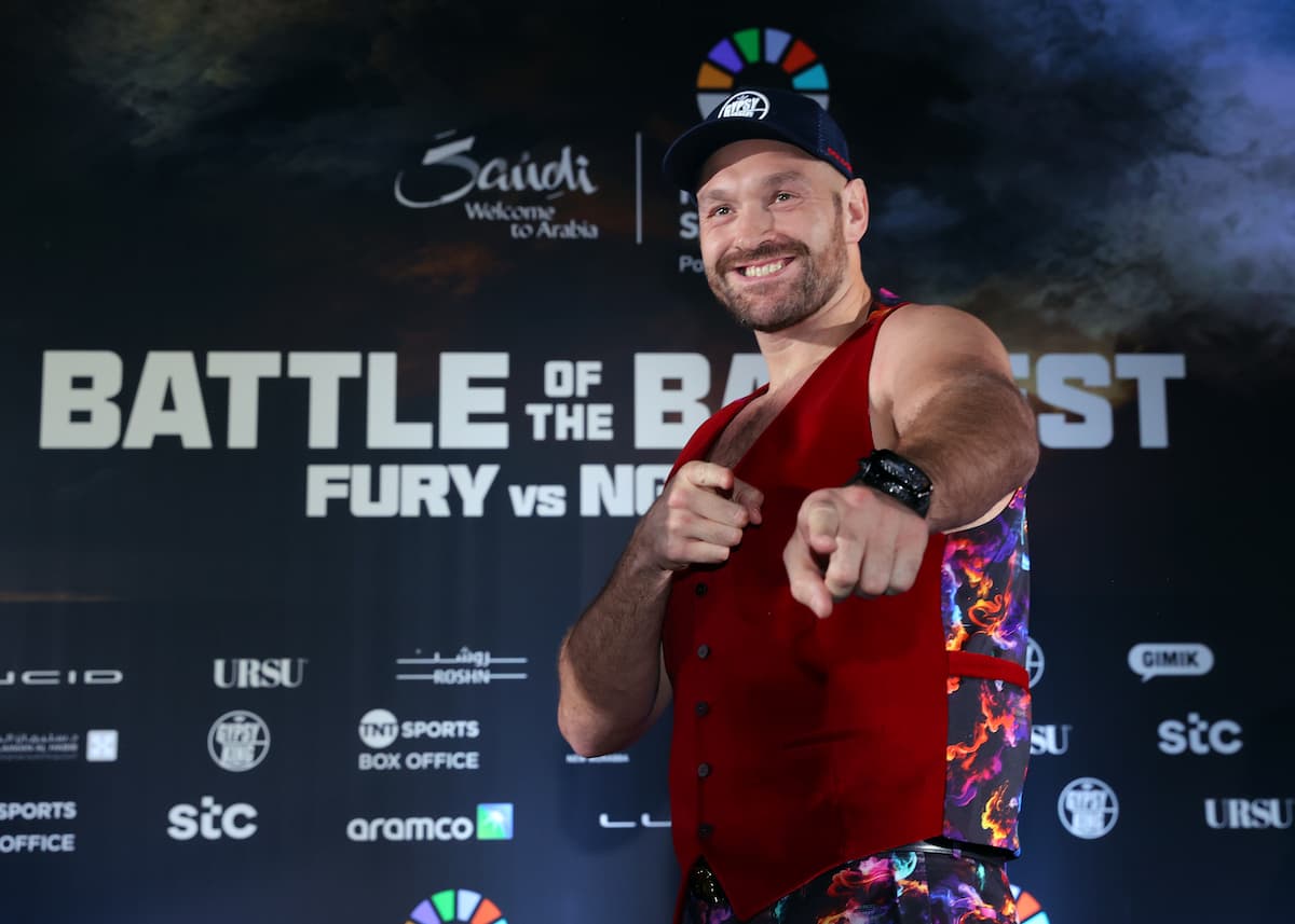 tyson-fury-grand-arrival-pose.jpg