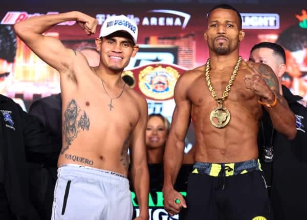 Emanuel-Navarrete-vs-Robson-Conceicao_pose.jpg