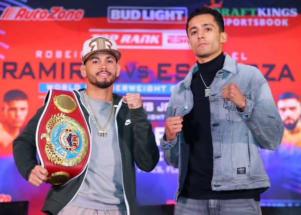 Robeisy-Ramirez-vs-Rafael-Espinoza_pose2.jpg