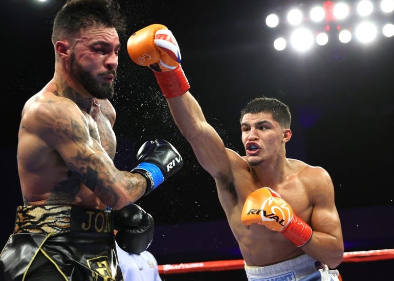 Xander-Zayas-vs-Jorge-Fortea_action6-770x550.jpg