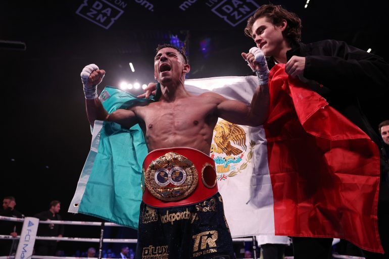 Lui-sAlberto-Lopez-with-IBF-belt-and-Mexican-flag-770x513.jpg