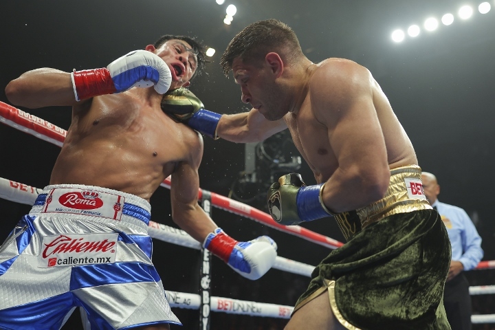 munguia-derevyanchenko-fight (25).jpg