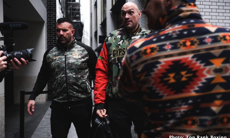 TR-FURY-ARRIVAL-1-boxing-photo-780x470.jpg