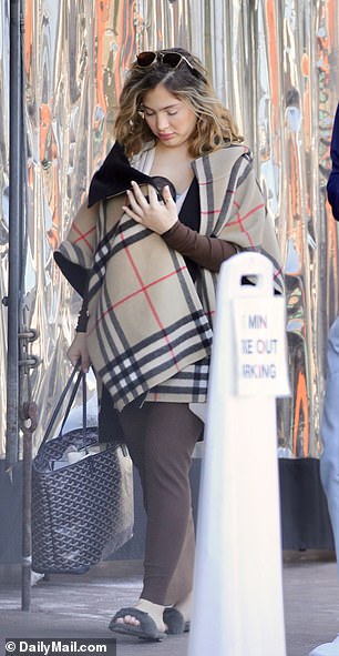 80031875-12965229-For_her_outing_last_week_Celina_was_casually_dressed_in_a_brow.jpg