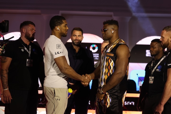 Anthony-Joshua-Francis-Ngannou-handshake.jpg