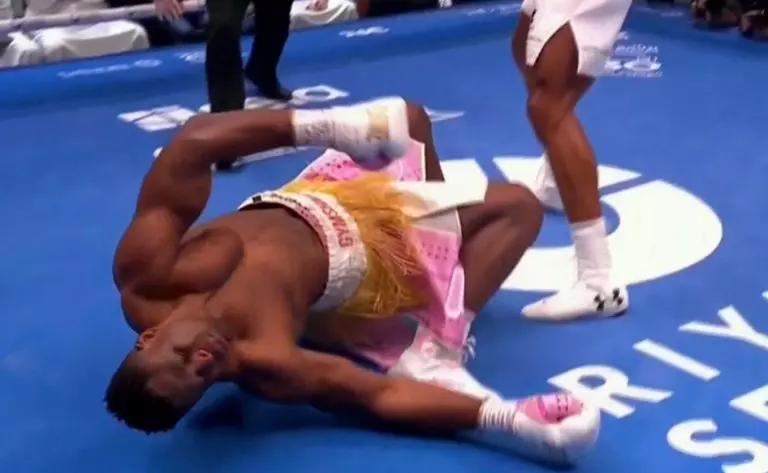 Francis-Ngannou-Anthony-Joshua-KO-Boxing-Pros-react-768x473.jpg.jpg