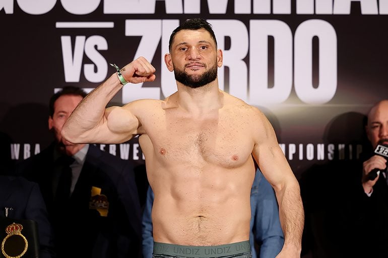 Arsen-Feroz-Goulamirian-Weigh-In-Pose-March-30-770x513.jpeg