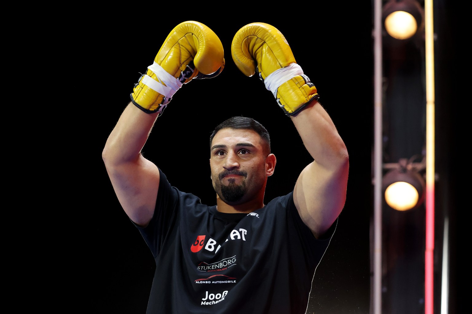 Agit-Kabayel-Fury-vs.-Usyk-open-workouts-01.jpg