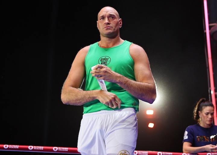 Tyson Fury_ring.jpg