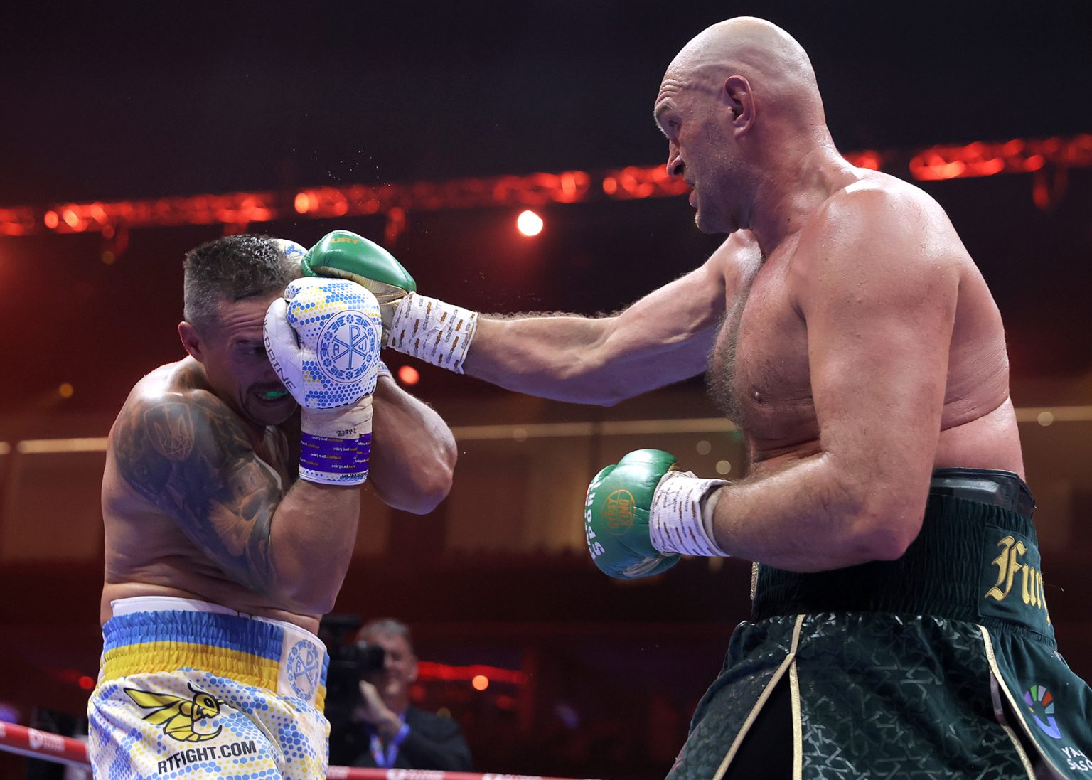 Tyson-Fury-vs-Oleksandr-Usyk_action31-1-1536x1097.jpg