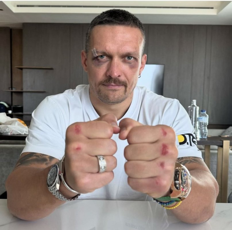 Usyk-victorious.jpg