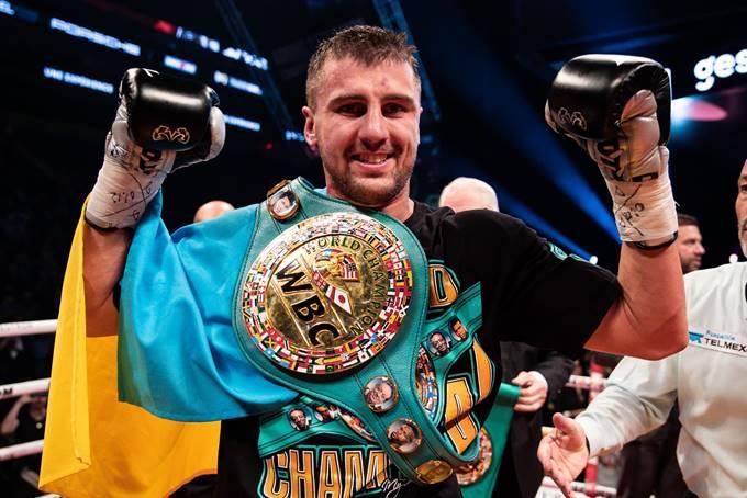 Gvozdyk-with-WBC-belt.jpg