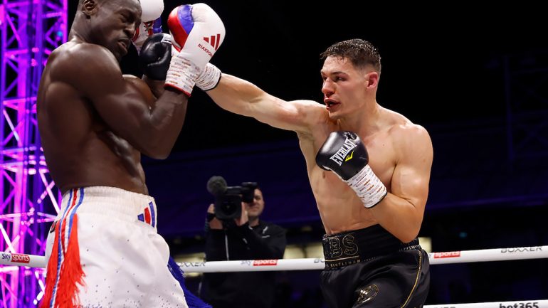 Chris-Billam-Smith-Right-Hand-On-Richard-Riakporhe-June-15-Rematch-770x433.jpg