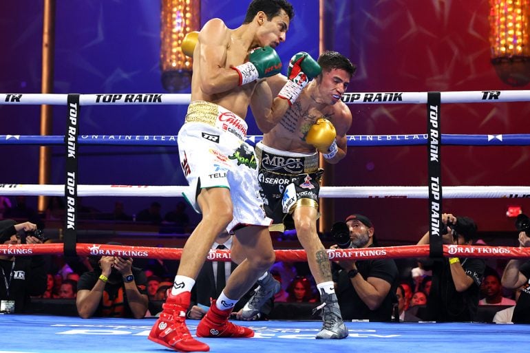 Rafael-Espinoza-vs-Sergio-Chirino-uppercut-along-ropes-770x513.jpg