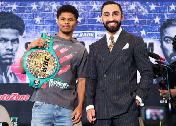 Shakur-Stevenson-vs-Artem-Harutyunyan_pose.jpg
