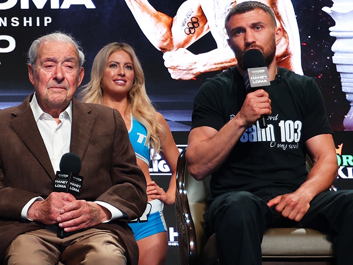 lomachenko-arum_1684369450.jpg