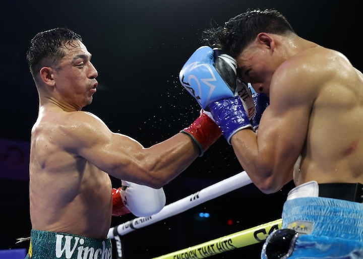 Luis-Alberto-Lopez-vs-Angelo-Leo_action14.jpg