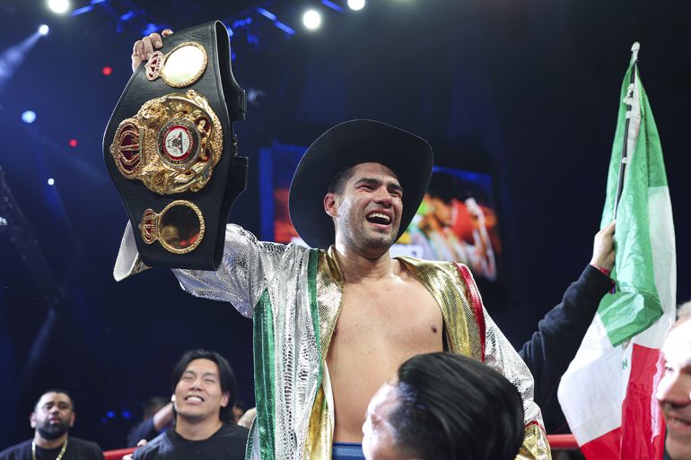 Zurdo-Ramirez-vs-Arsen-Goulamirian_by-Cris-Esqueda_GBP_CE_29428-770x513.jpg