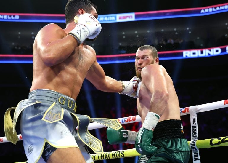 Arslanbek-Makhmudov-vs-Guido-Vianello_action12-770x550.jpg