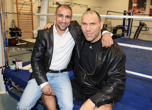Nikolai-valuev-king-arthur-abraham.jpg