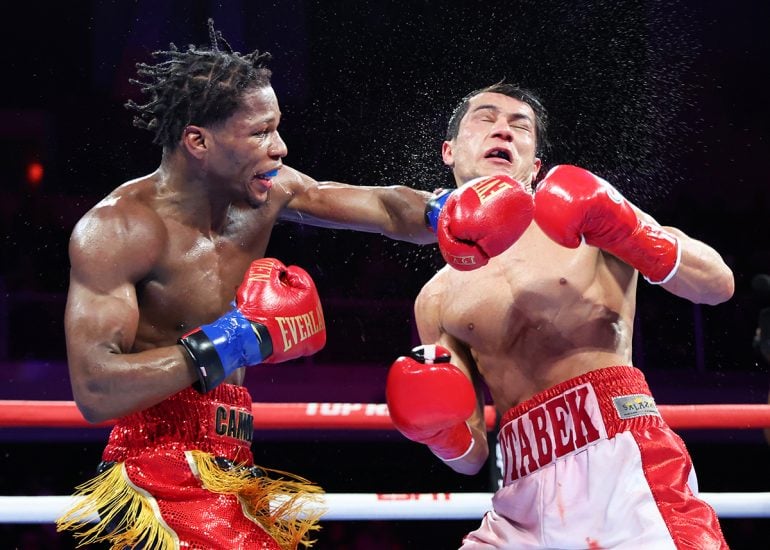 Otabek-Kholmatov-vs-Raymond-Ford_action26_by-Mikey-Williams_Top-Rank-770x550.jpg