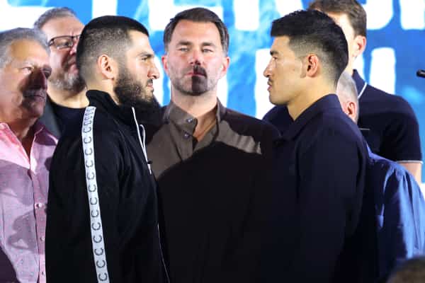 Artur-Beterbiev-vs-Dmitrii-Bivol_faceoff.jpg