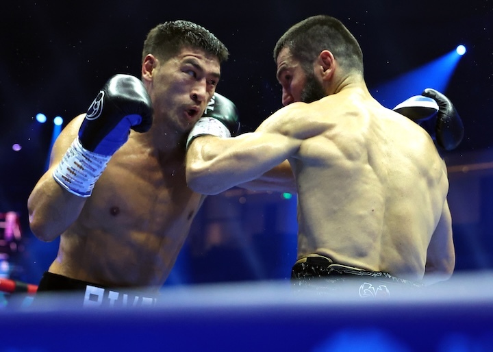 Artur-Beterbiev-Dmitry- Bivol_action5.jpg