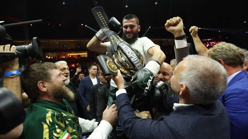 beterbiev-post-bivol12102024_ekavstxfvcv017wru07bsuwjn.jpg