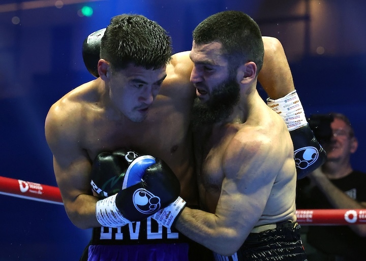 Artur-Beterbiev-Dmitry-Bivol_action9.jpg