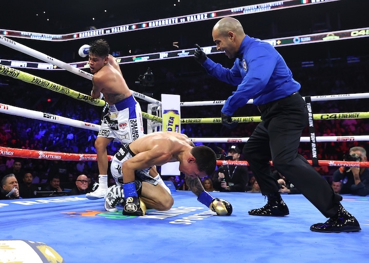 Emanuel-Navarrete vs Oscar-Valdez_knockdown3.jpg