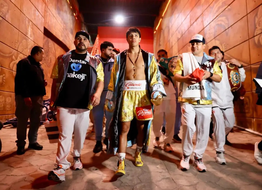 jaime-munguia-ring-walk-1068x773.jpg_ͼ.jpg