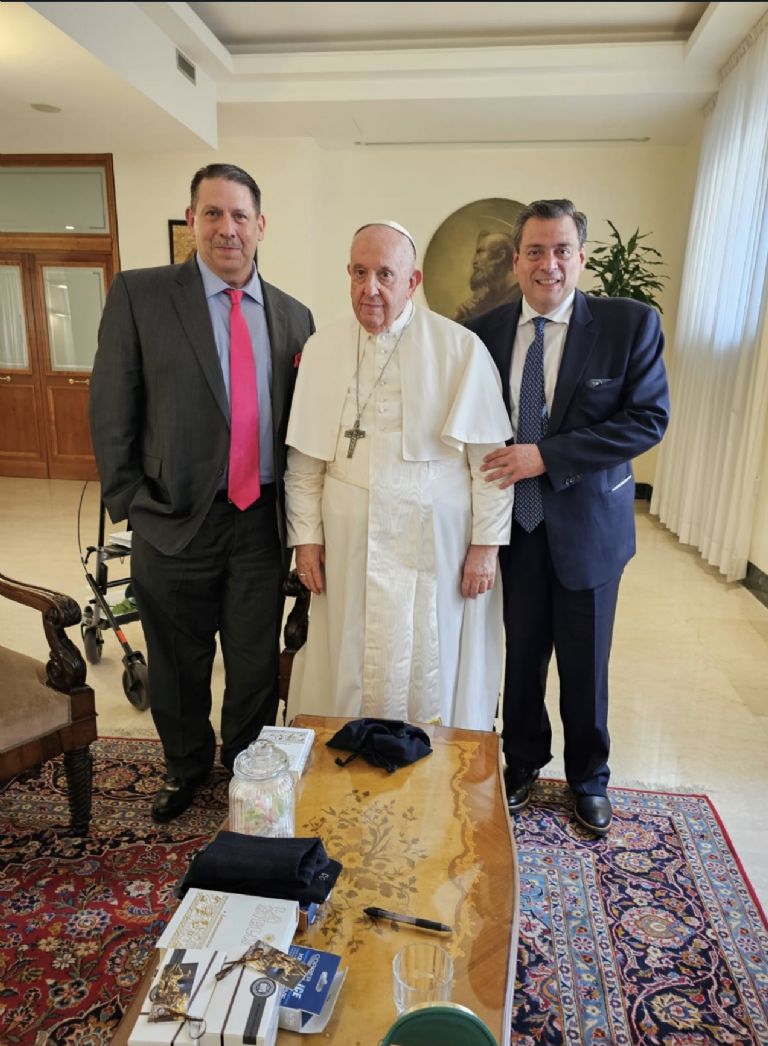 hector-mauricio-y-papa-francisco.jpeg