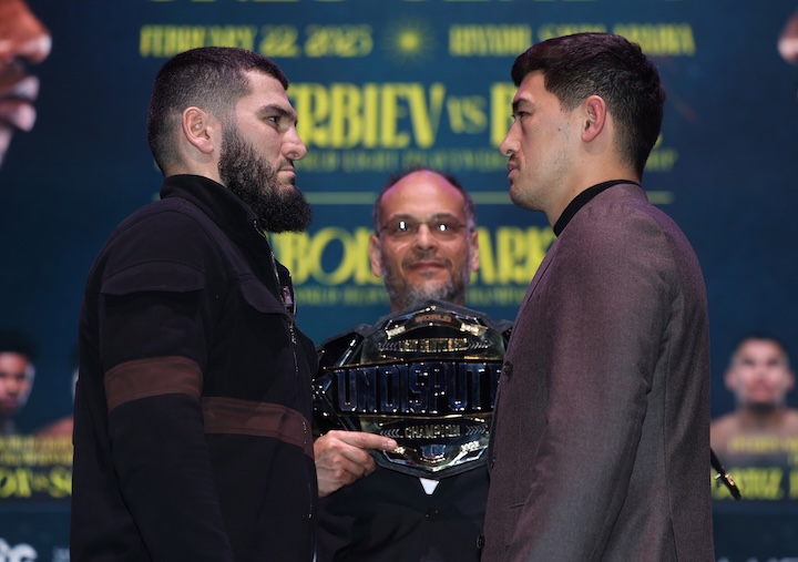 Artur Beterbiev Dmitry Bivol44.jpg Artur Beterbiev Dmitry Bivol44.jpg
