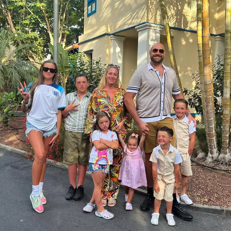 tyson-fury-kids-2-66336dfe35494b05b5488bf93131a87a_ͼ.jpg