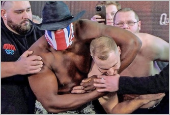 chisora-wallin.weighin.330w.jpg