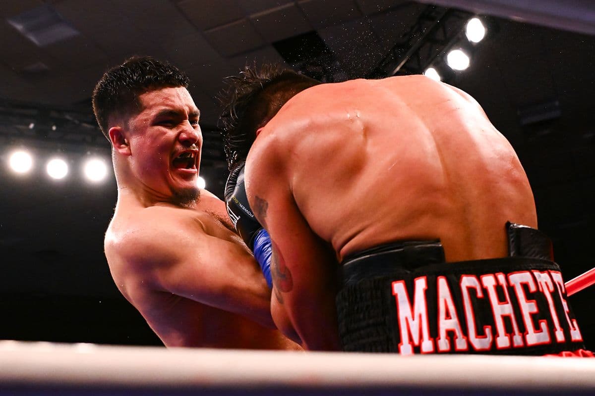 cain_sandoval_uppercut_on_mark_bernaldez_2d3bd1dd51.jpg