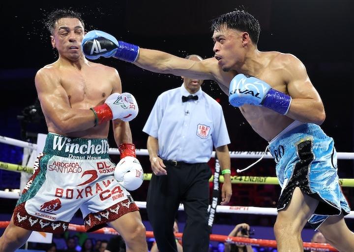 Luis-Alberto-Lopez-vs-Angelo-Leo_action19.jpeg