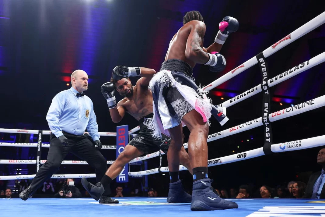 tahmir-smalls-dominates-earl-bascome-1068x712.jpg_ͼ.jpg